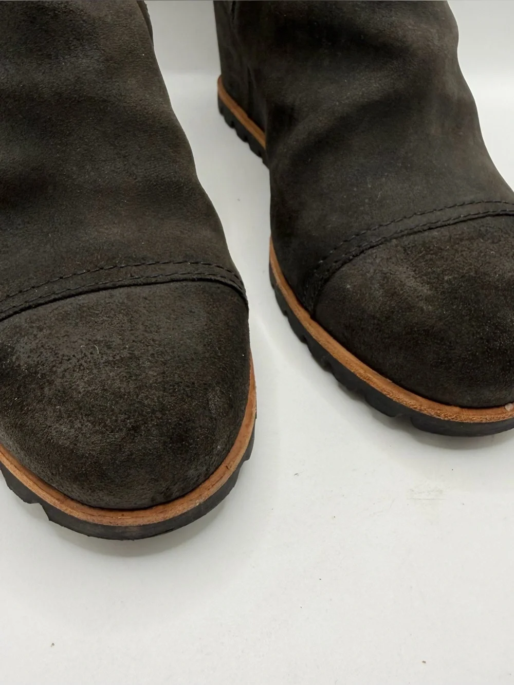 UGG Women's Pax Waterproof wedge Bootie